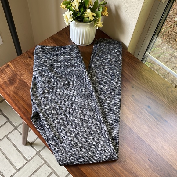 Lululemon Wunder Under 28” legging pant - Picture 3 of 3